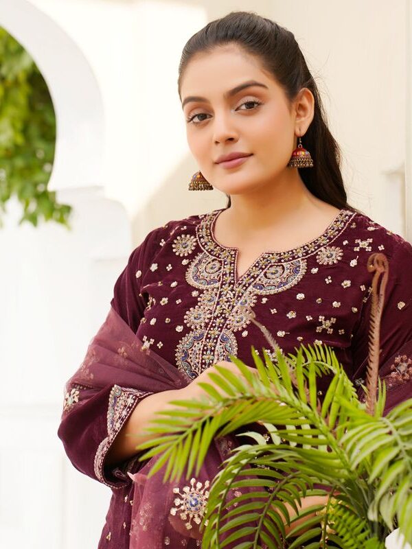 Hareem Embroidered Khaddar 3-Piece